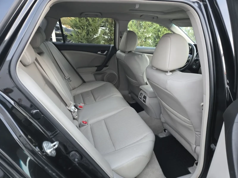 Honda Accord 2.2D-150кс= АВТОМАТ= EXECUTIVE= КАМЕРА= ШИБЕДАХ, снимка 14 - Автомобили и джипове - 52249370