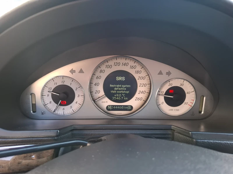 Mercedes-Benz E 270 Avantgarde, снимка 10 - Автомобили и джипове - 52428912