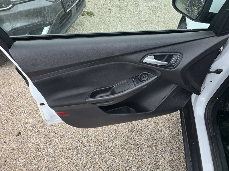 Ford Focus 1.0 EcoBoost 125hp, снимка 9 - Автомобили и джипове - 53506689