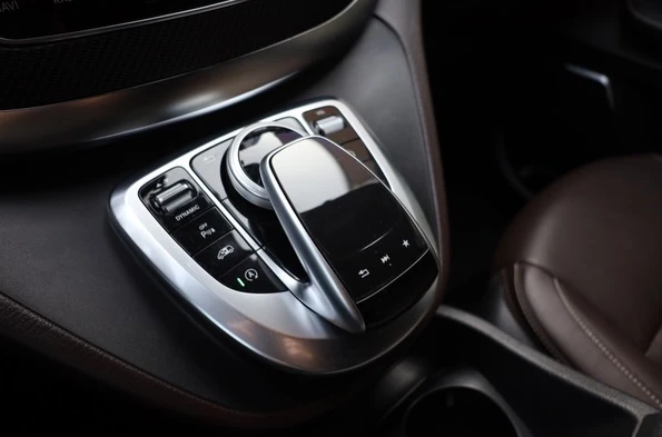 Mercedes-Benz V 300 V250D / 5 + 1 / FULL ЕКСТРИ / , снимка 11 - Автомобили и джипове - 54009587