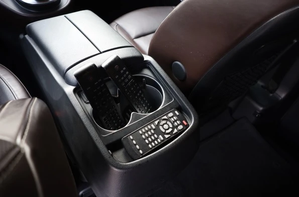 Mercedes-Benz V 300 V250D / 5 + 1 / FULL ЕКСТРИ / , снимка 12 - Автомобили и джипове - 54009587