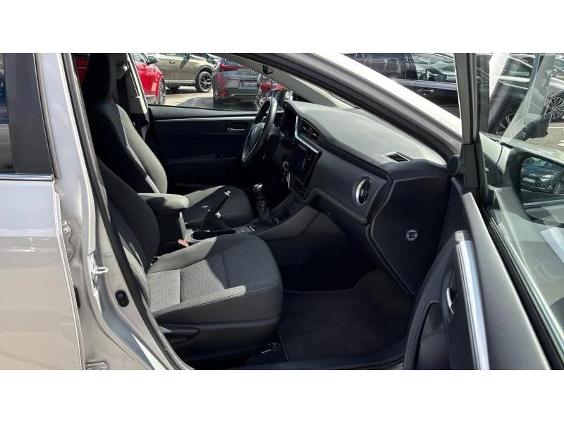 Toyota Corolla SDN 1.6P MT EXECUTIVE, снимка 6 - Автомобили и джипове - 54786759