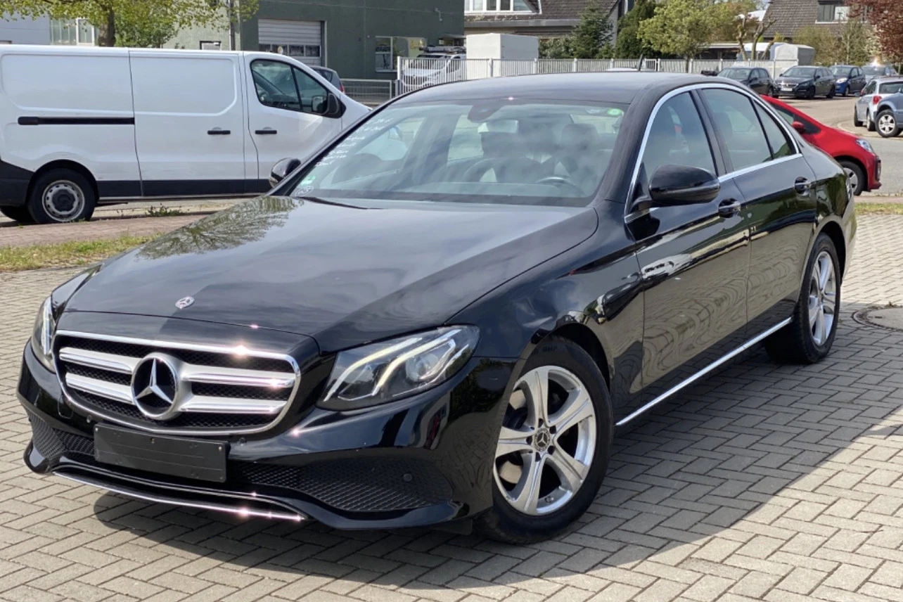 Mercedes-Benz E 220 2бр НА ЧАСТИ, снимка 1