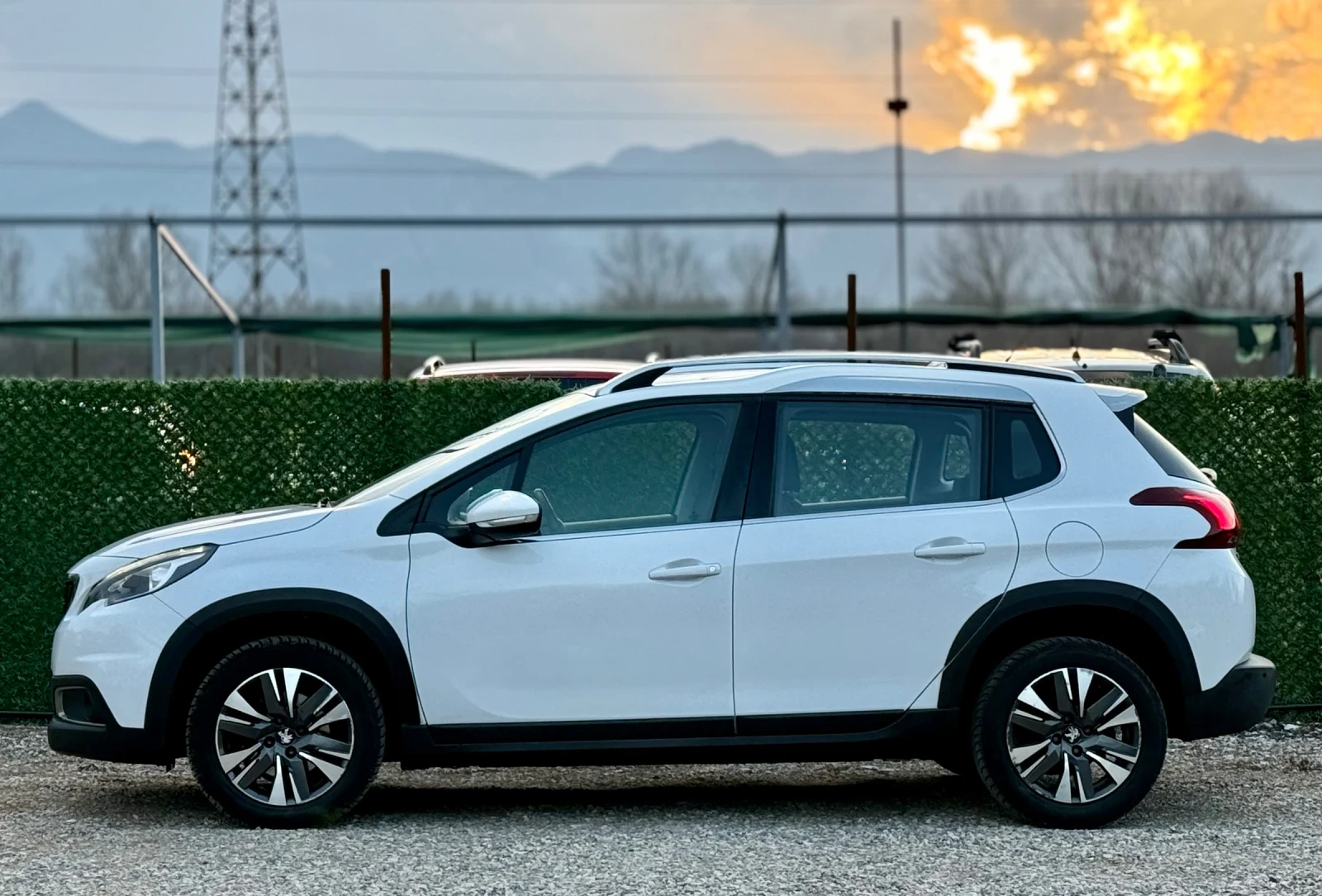 Peugeot 2008 1.2i ALLURE * AVTOMAT* NAVI* LED - изображение 8