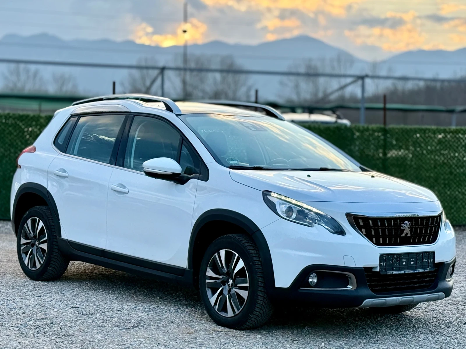 Peugeot 2008 1.2i ALLURE * AVTOMAT* NAVI* LED - изображение 3