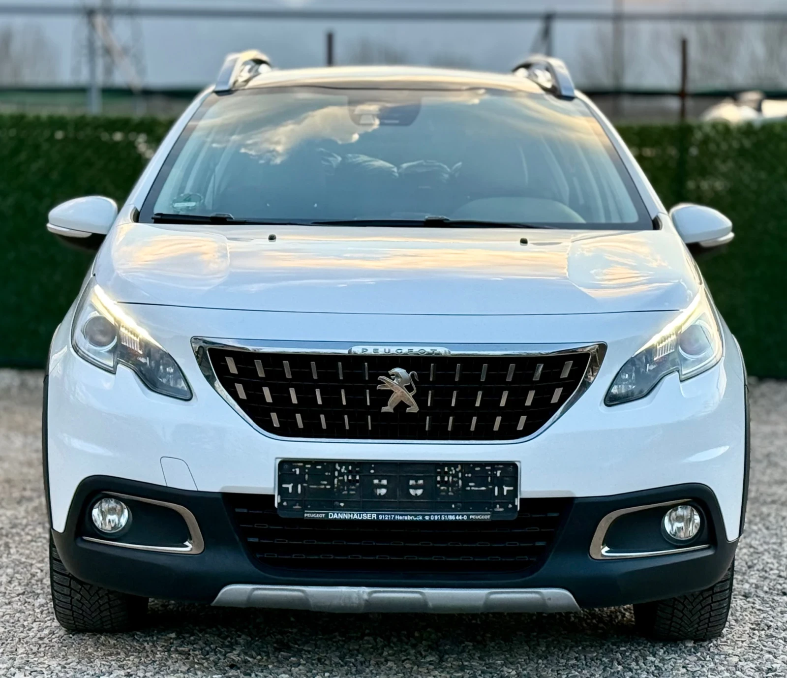 Peugeot 2008 1.2i ALLURE * AVTOMAT* NAVI* LED - изображение 2