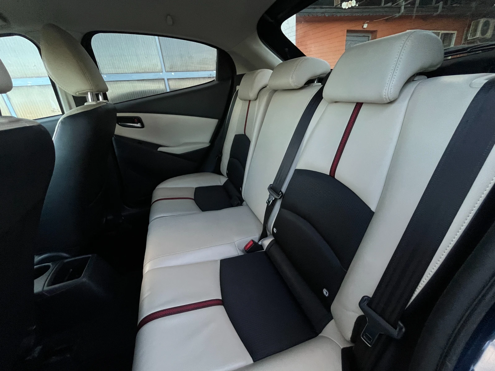 Mazda 2 1.5i SkyG Revolution Euro6B | Mobile.bg   11