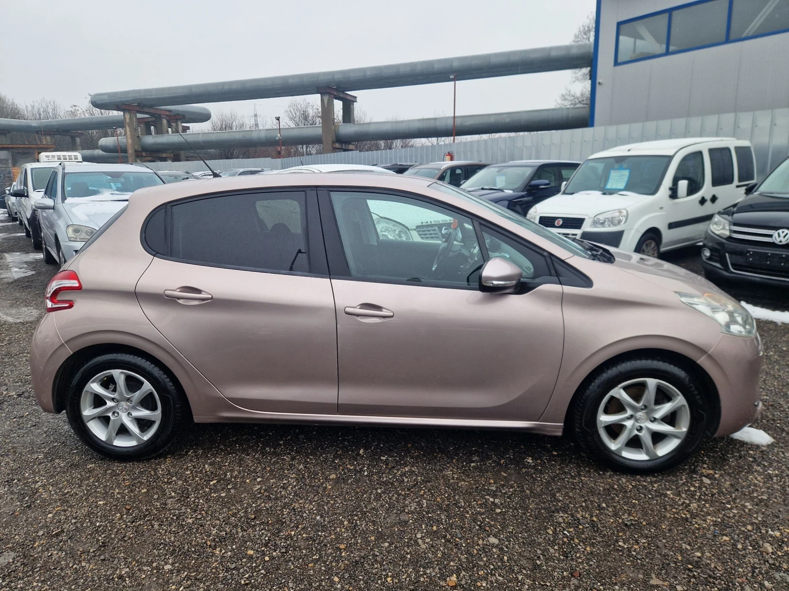 Peugeot 208 1.4HDI 68HP. ITALIA - изображение 7