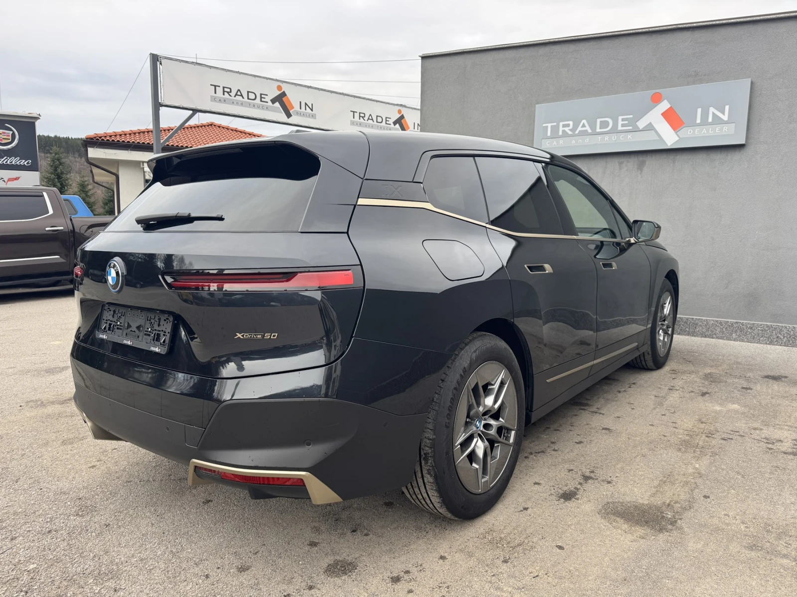 BMW iX 50 xDRIVE ВЪЗДУШНО ОКАЧВАНЕ - изображение 4