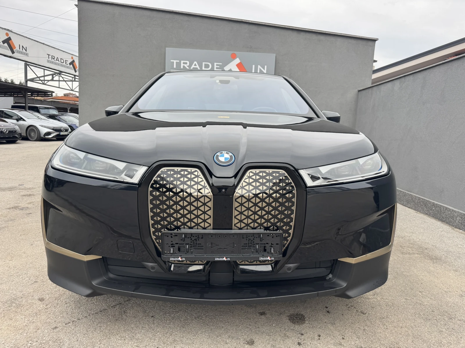 BMW iX 50 xDRIVE ВЪЗДУШНО ОКАЧВАНЕ - изображение 2