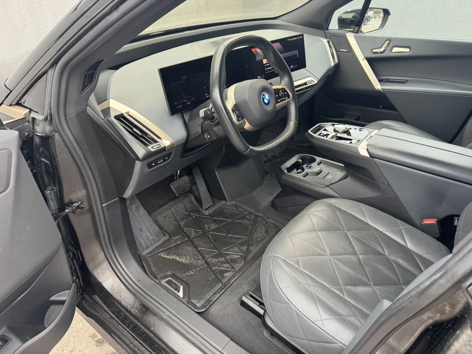 BMW iX 50 xDRIVE ВЪЗДУШНО ОКАЧВАНЕ - изображение 10