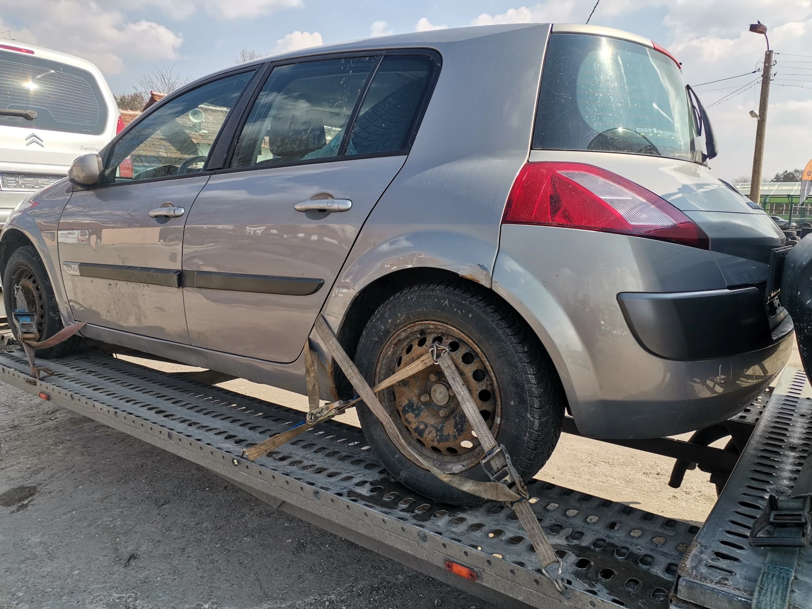 Renault Megane 1.6 i, снимка 2 - Автомобили и джипове - 53756971