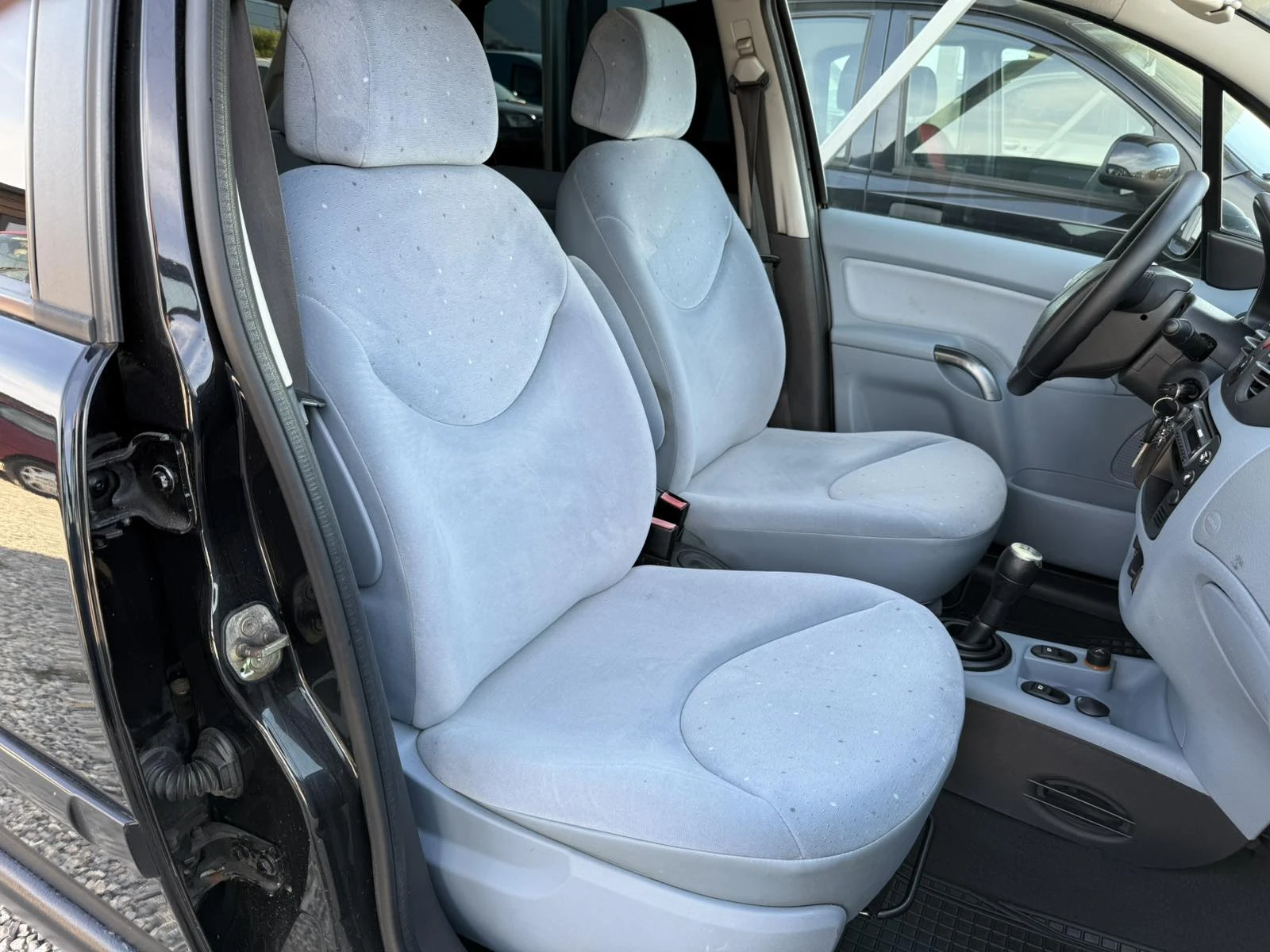 Citroen C3 1.4HDI 68кс, снимка 12 - Автомобили и джипове - 54421540