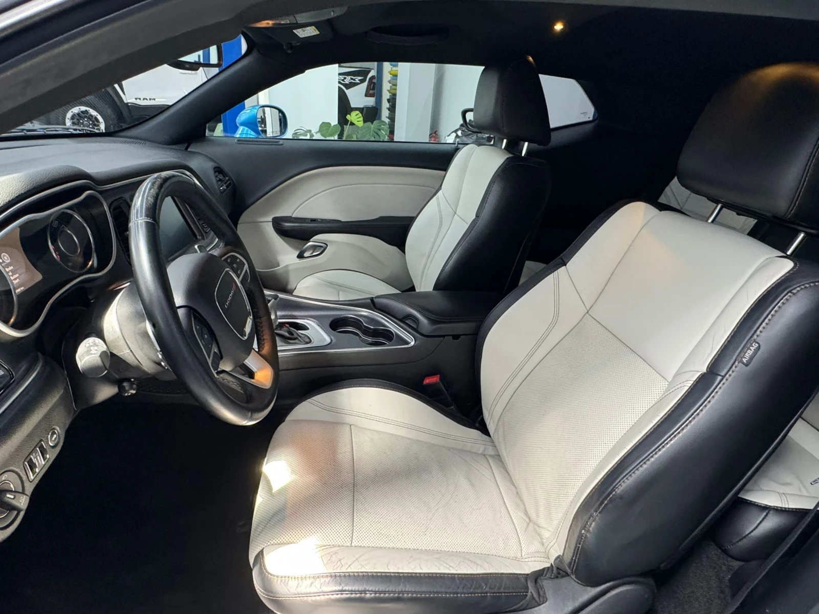Dodge Challenger, снимка 7 - Автомобили и джипове - 54742234
