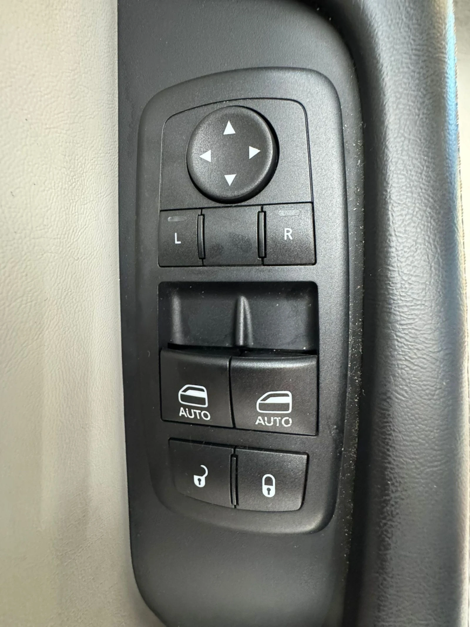 Dodge Challenger, снимка 11 - Автомобили и джипове - 54742234