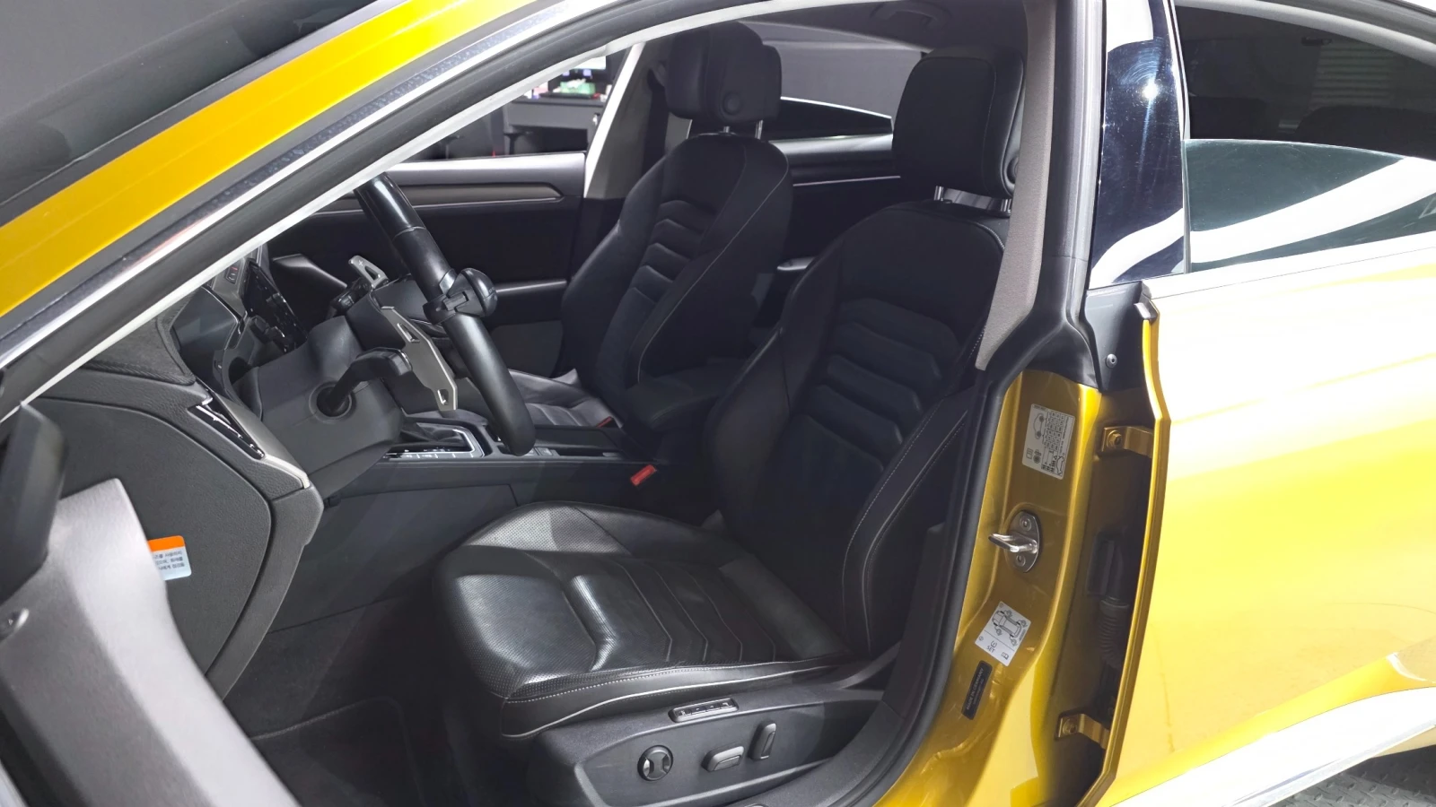 VW Arteon Prestige* ОБДУХВАНЕ* ПОДГРЕВ* ХЕДЪП* ДИСТРОНИК, снимка 13 - Автомобили и джипове - 54805220