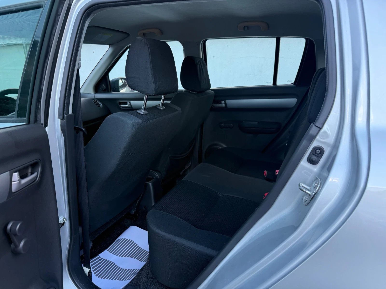 Suzuki Swift 1.3I , снимка 15 - Автомобили и джипове - 55064359