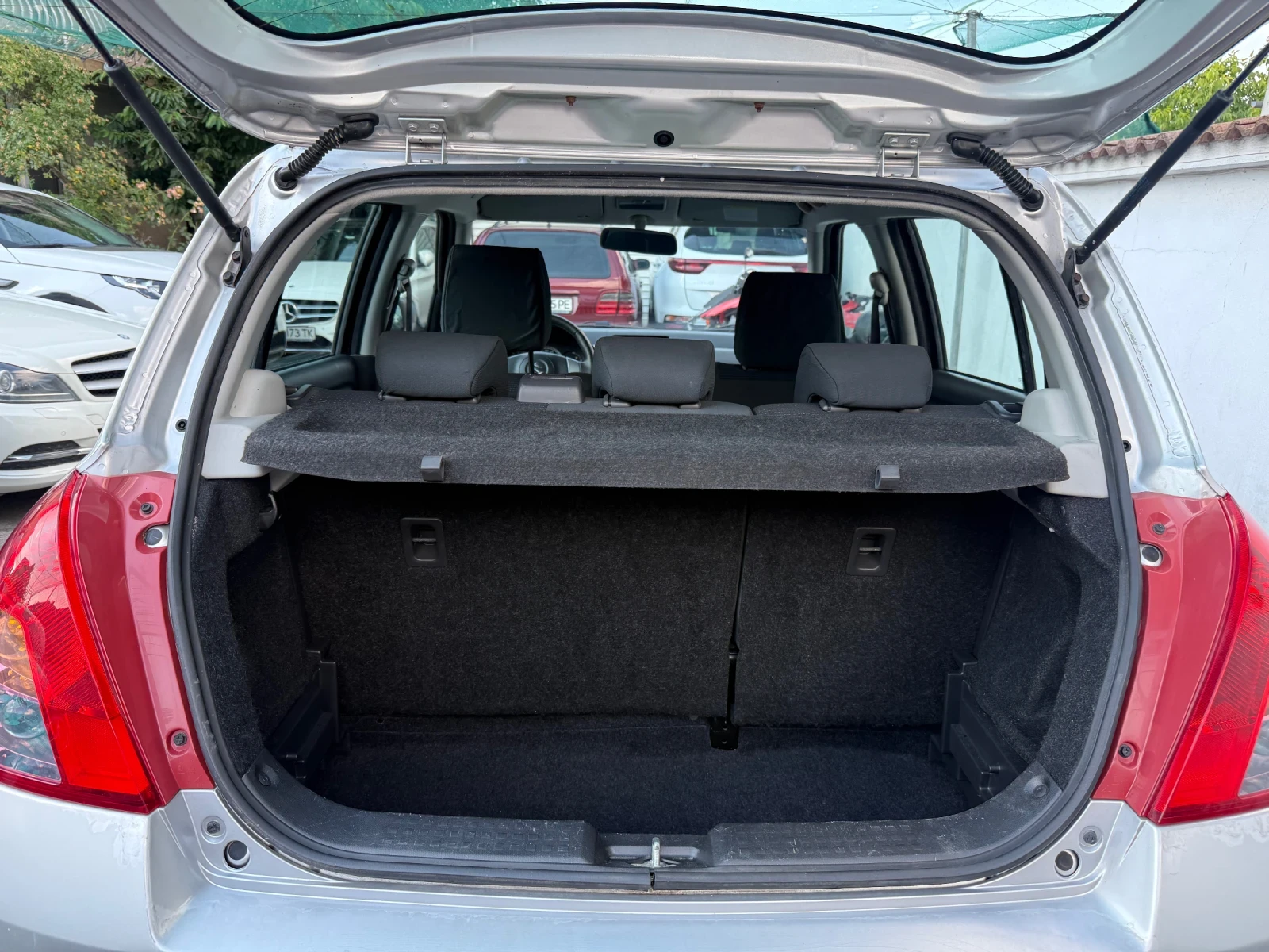 Suzuki Swift 1.3I , снимка 16 - Автомобили и джипове - 55064359