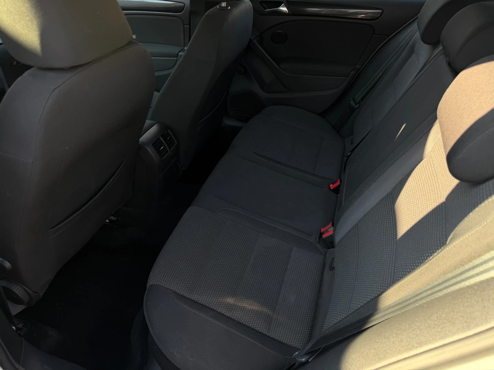 VW Golf 1.4TSI/122hp/Клима/Парктроник/Много запазен, снимка 11 - Автомобили и джипове - 55071845