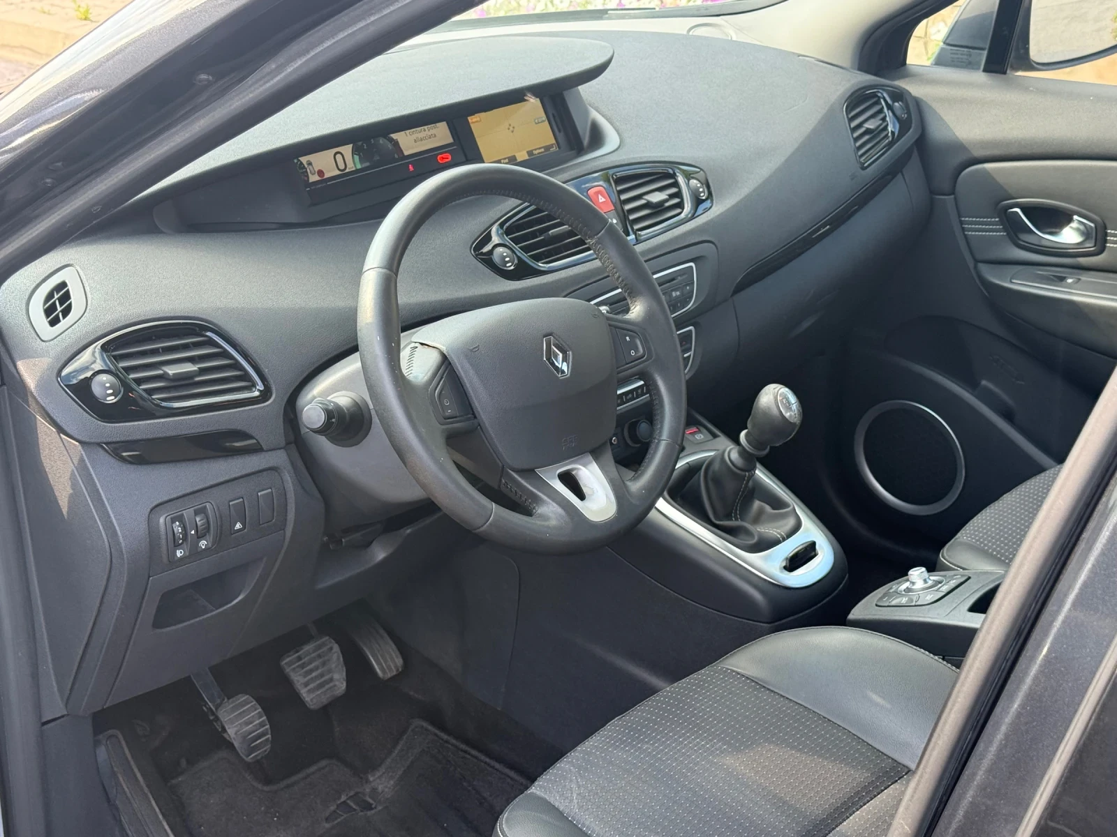 Renault Scenic 1.5DCI 7-Места Навигация Камера, снимка 8 - Автомобили и джипове - 55273115