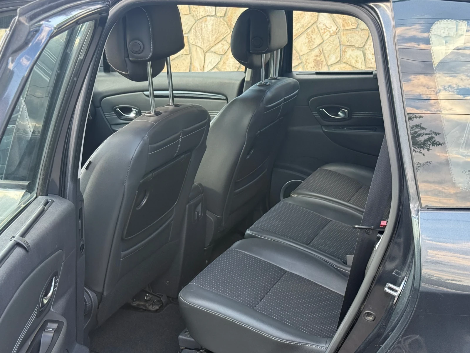 Renault Scenic 1.5DCI 7-Места Навигация Камера, снимка 10 - Автомобили и джипове - 55273115