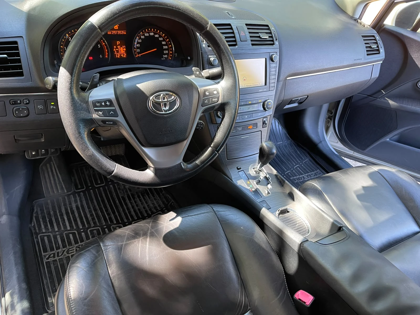 Toyota Avensis, снимка 12 - Автомобили и джипове - 55960683