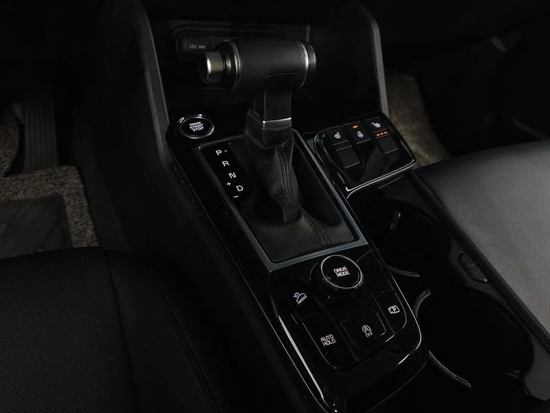 Kia Sportage 2.0 Automatic, снимка 9 - Автомобили и джипове - 55724666