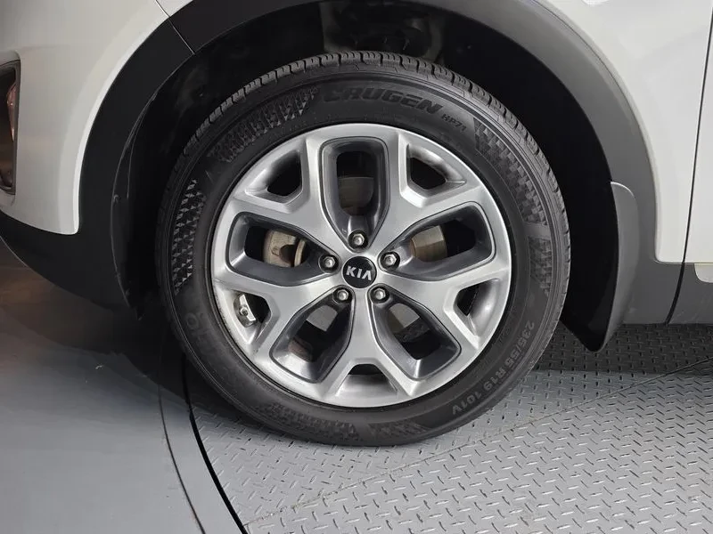 Kia Sorento 2.2 CRDI 4WD - САМО 30% АВАНС, снимка 5 - Автомобили и джипове - 55899863