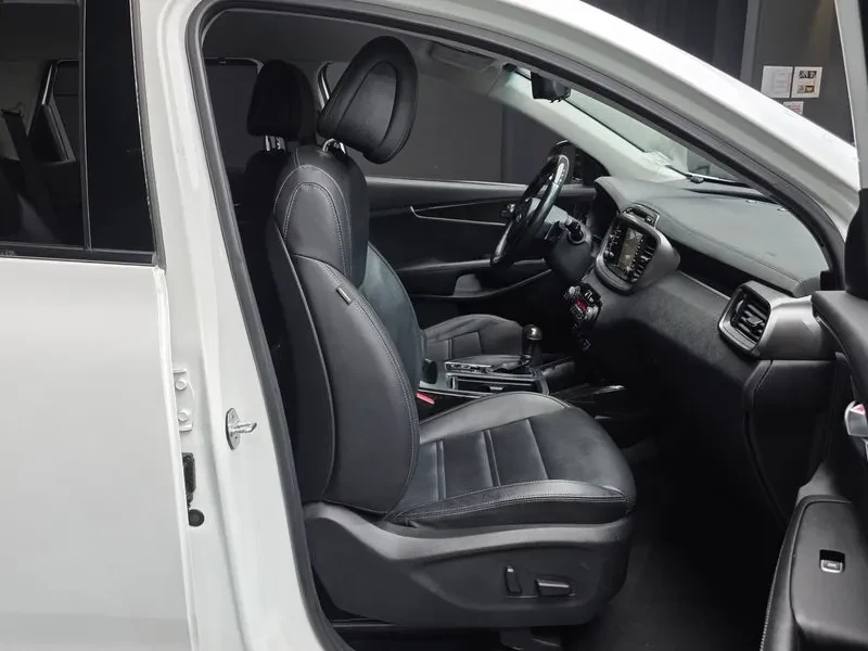 Kia Sorento 2.2 CRDI 4WD - САМО 30% АВАНС, снимка 11 - Автомобили и джипове - 55899863