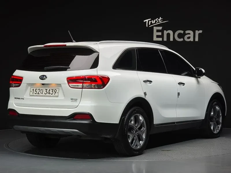 Kia Sorento 2.2 CRDI 4WD - САМО 30% АВАНС, снимка 2 - Автомобили и джипове - 55899863