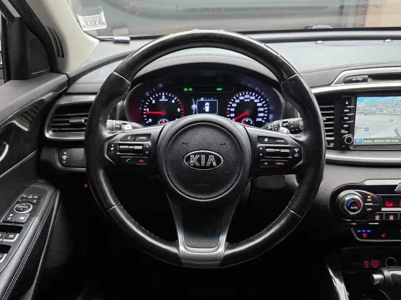 Kia Sorento 2.2 CRDI 4WD - САМО 30% АВАНС, снимка 12 - Автомобили и джипове - 55899863