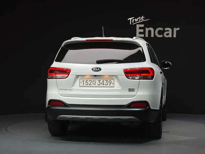 Kia Sorento 2.2 CRDI 4WD - САМО 30% АВАНС, снимка 4 - Автомобили и джипове - 55899863