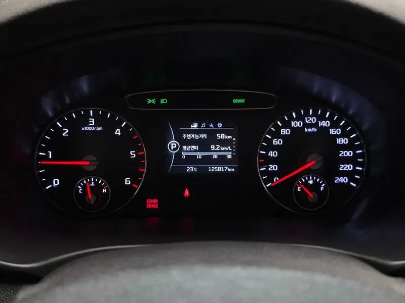 Kia Sorento 2.2 CRDI 4WD - САМО 30% АВАНС, снимка 8 - Автомобили и джипове - 55899863