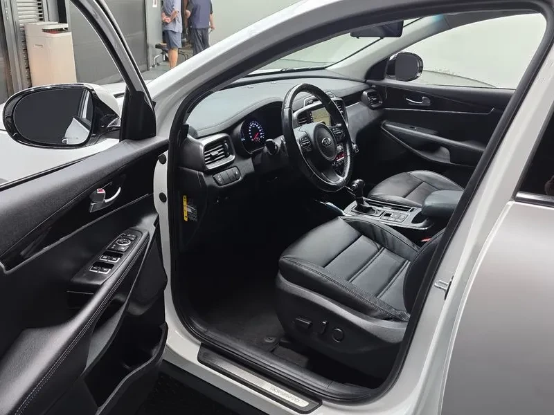 Kia Sorento 2.2 CRDI 4WD - САМО 30% АВАНС, снимка 10 - Автомобили и джипове - 55899863