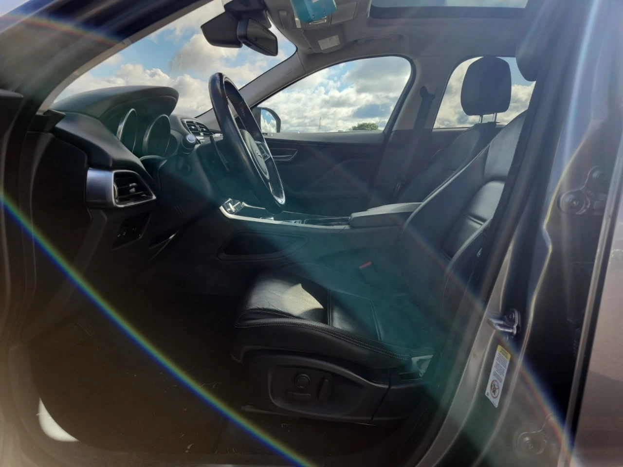 Jaguar F-PACE * АВТО КРЕДИТ* ЦЕНА ДО БГ * СЕРВИЗНА ИСТОРИЯ *  - изображение 5