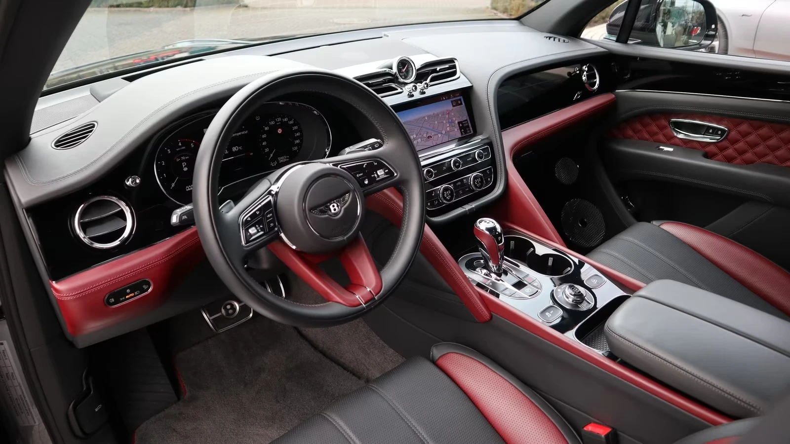 Bentley Bentayga S V8/MANSORY/NAIM/PANO/HEAD UP/, снимка 14 - Автомобили и джипове - 54079585