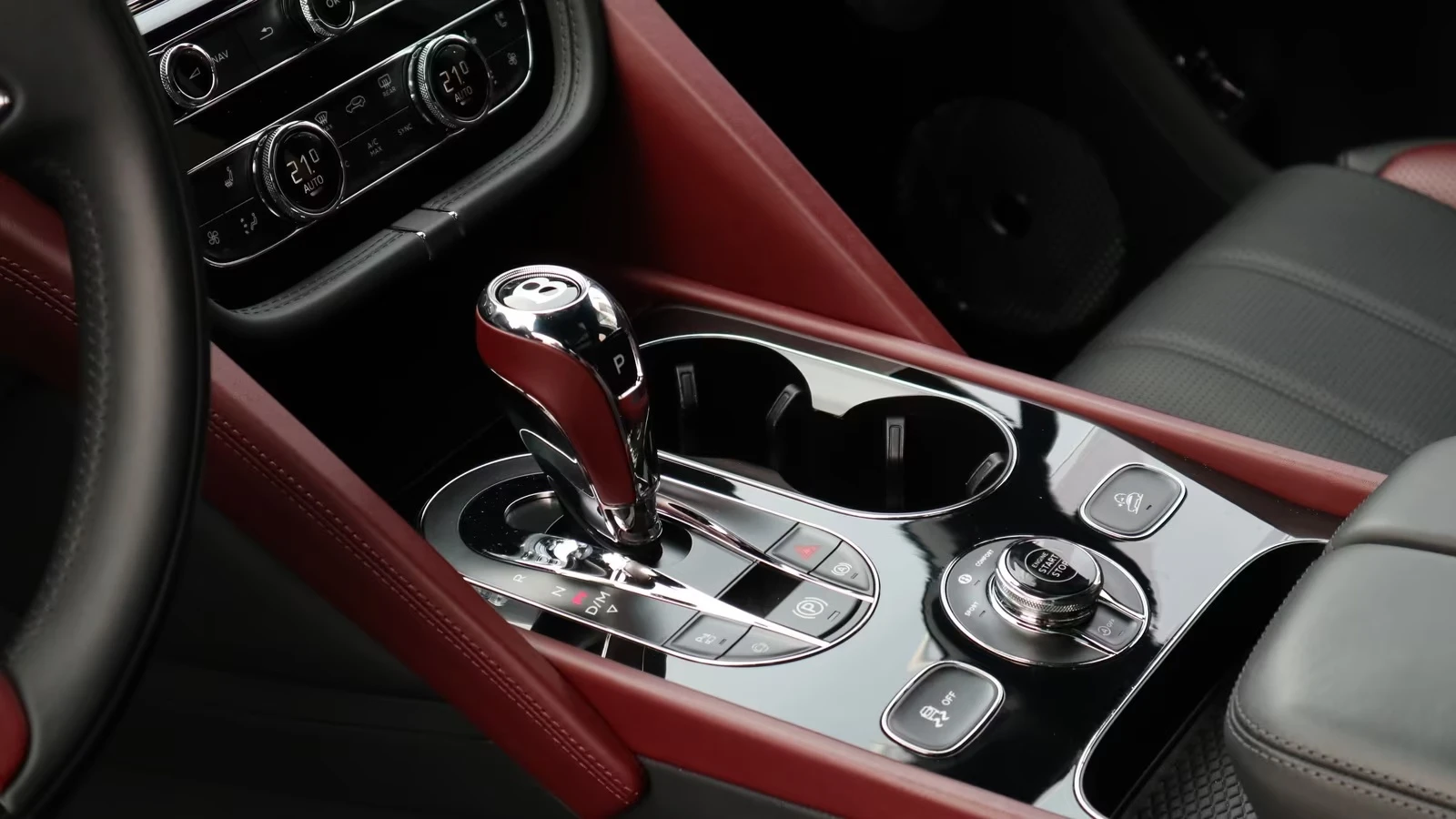 Bentley Bentayga S V8/MANSORY/NAIM/PANO/HEAD UP/, снимка 15 - Автомобили и джипове - 54079585