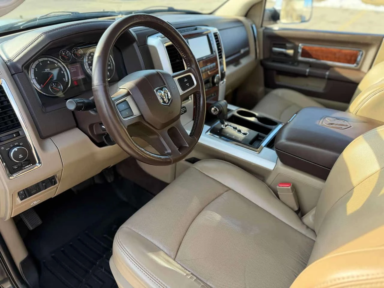 Dodge RAM 1500 * Laramie * ПАНО * ПОДГРЕВИ, снимка 12 - Автомобили и джипове - 54118558