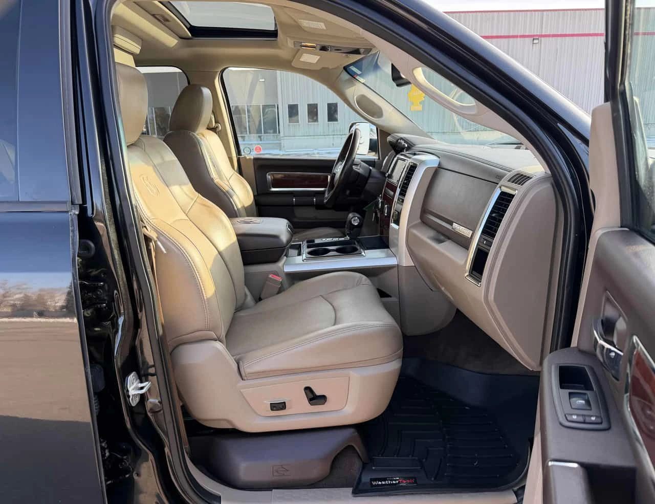 Dodge RAM 1500 * Laramie * ПАНО * ПОДГРЕВИ, снимка 13 - Автомобили и джипове - 54118558