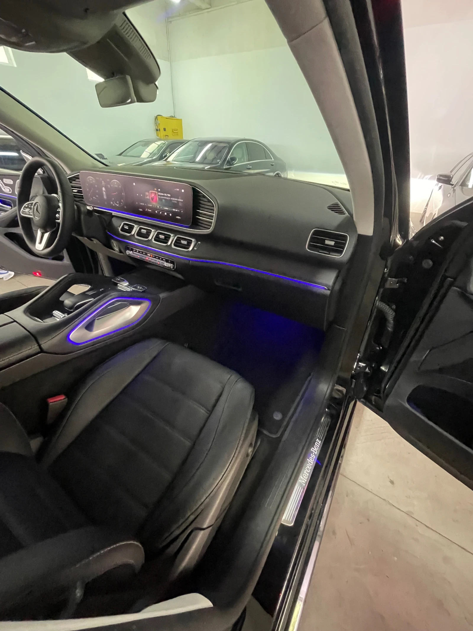 Mercedes-Benz GLE 400 D/AMG/Burm/Обдух/Подгр/камера/теглич/въздух/ЛЕД АД, снимка 12 - Автомобили и джипове - 54575289