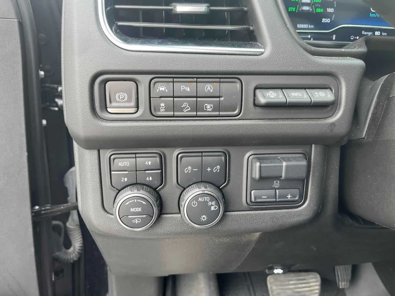 Chevrolet Tahoe High Country | CARFAX | БЕЗ ПЪРВОНАЧАЛНА ВНОСКА, снимка 12 - Автомобили и джипове - 55179820