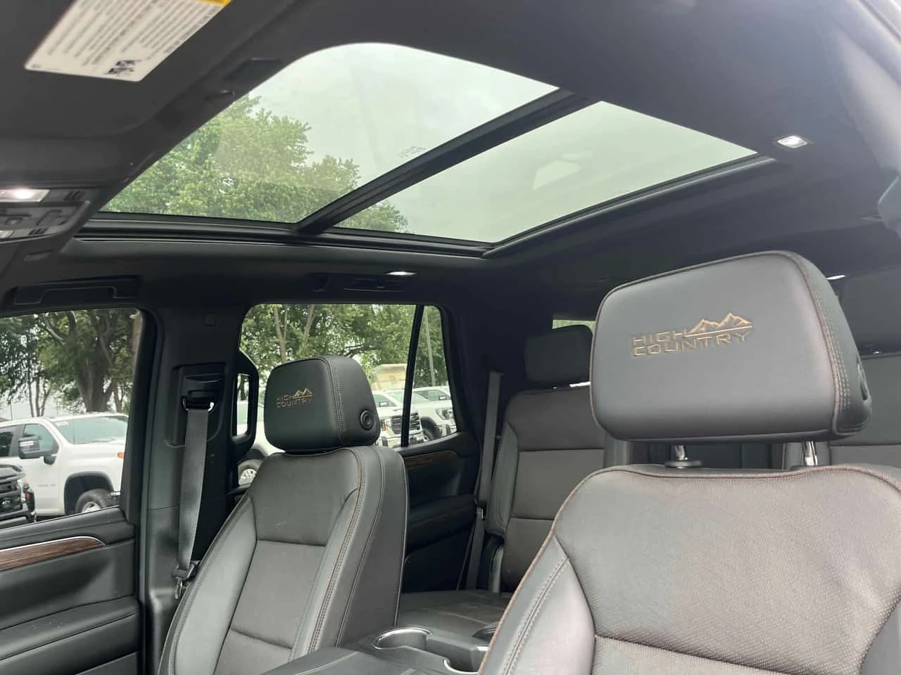 Chevrolet Tahoe High Country | CARFAX | БЕЗ ПЪРВОНАЧАЛНА ВНОСКА, снимка 13 - Автомобили и джипове - 55179820