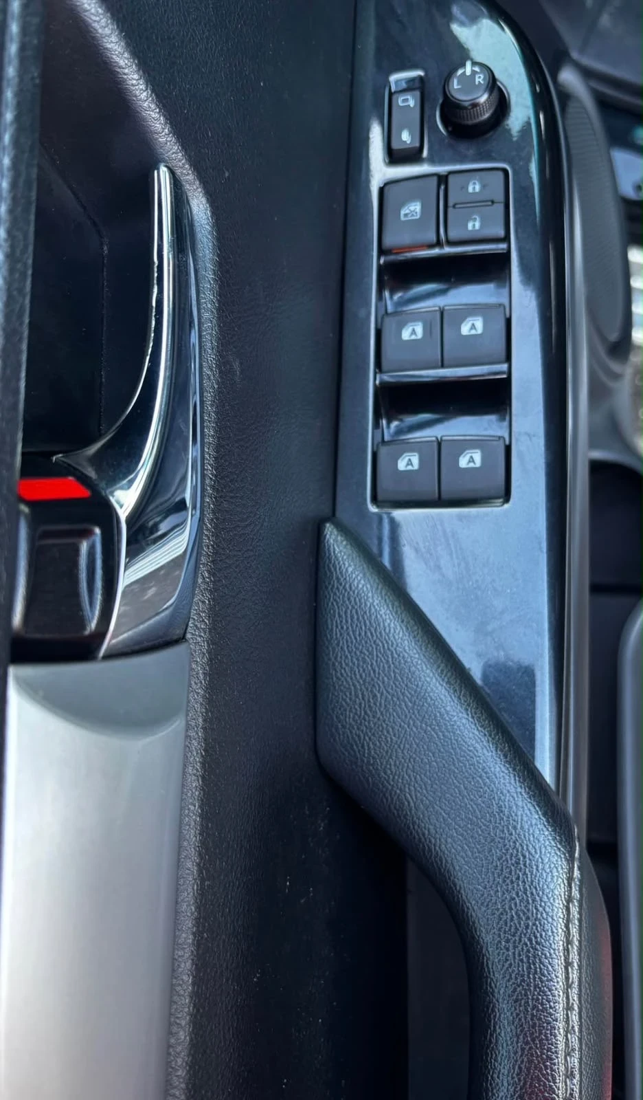Toyota Hilux 2.4 D-4D 2022г 18000евро СПЕШНО, снимка 10 - Автомобили и джипове - 55581262