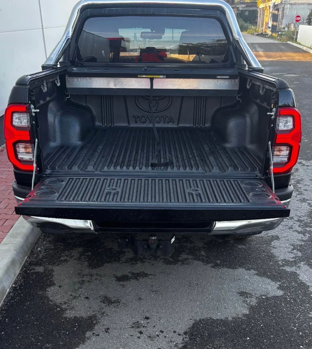 Toyota Hilux 2.4 D-4D 2022г 18000евро СПЕШНО, снимка 5 - Автомобили и джипове - 55581262