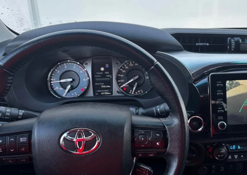 Toyota Hilux 2.4 D-4D 2022г 18000евро СПЕШНО, снимка 7 - Автомобили и джипове - 55581262
