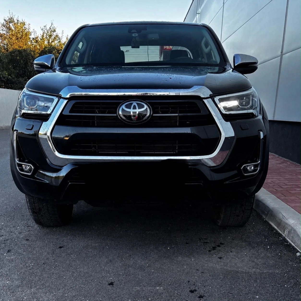 Toyota Hilux 2.4 D-4D 2022г 18000евро СПЕШНО, снимка 6 - Автомобили и джипове - 55581262