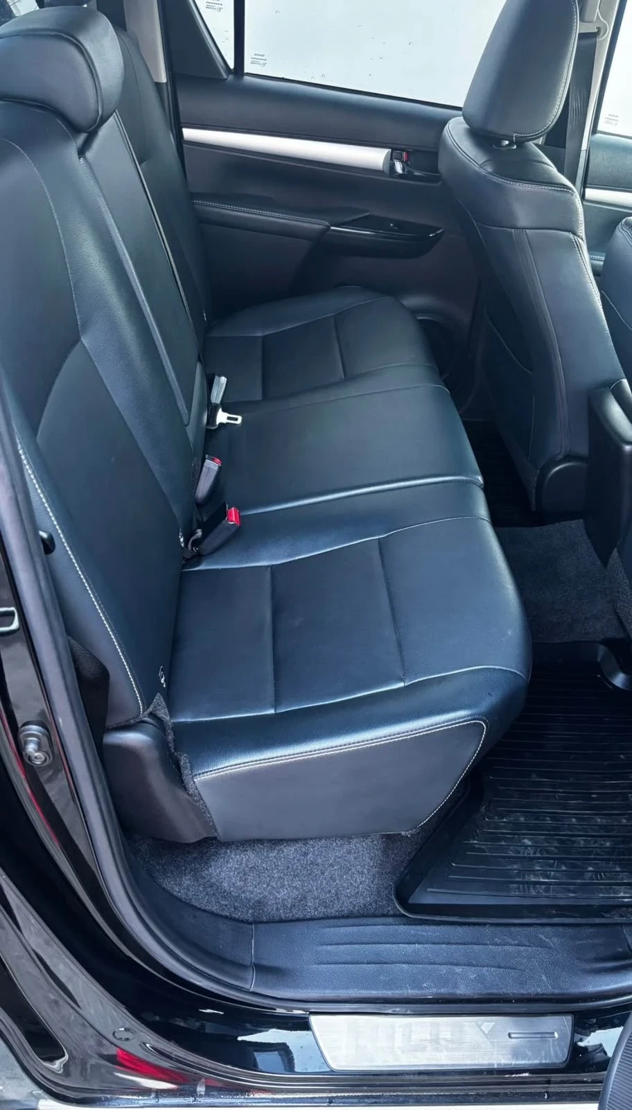 Toyota Hilux 2.4 D-4D 2022г 18000евро СПЕШНО, снимка 9 - Автомобили и джипове - 55581262