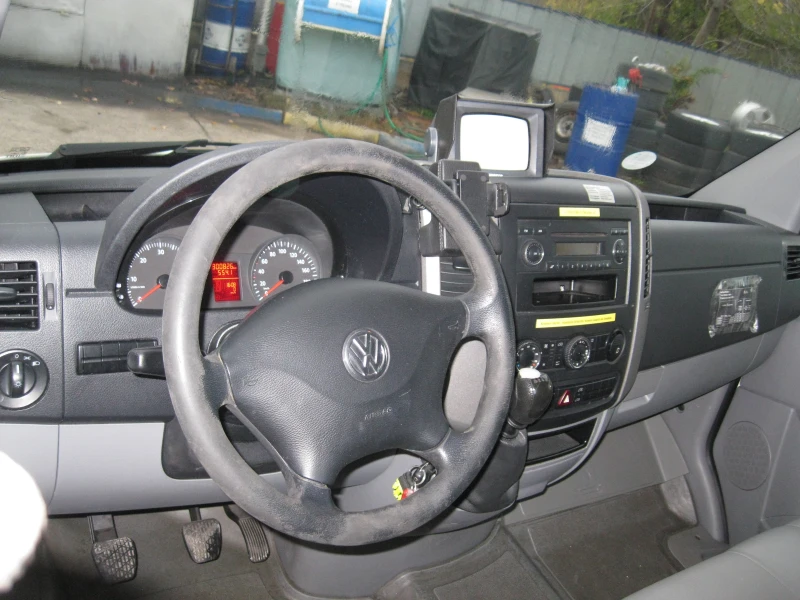 VW Crafter 2, 5 /109 кс. РАМПА, снимка 11 - Бусове и автобуси - 52447666