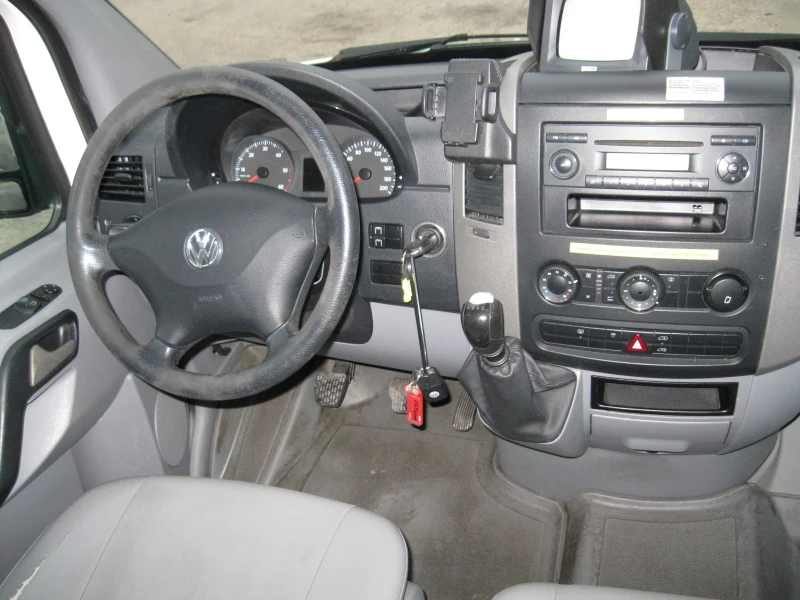 VW Crafter 2, 5 /109 кс. РАМПА, снимка 15 - Бусове и автобуси - 52447666