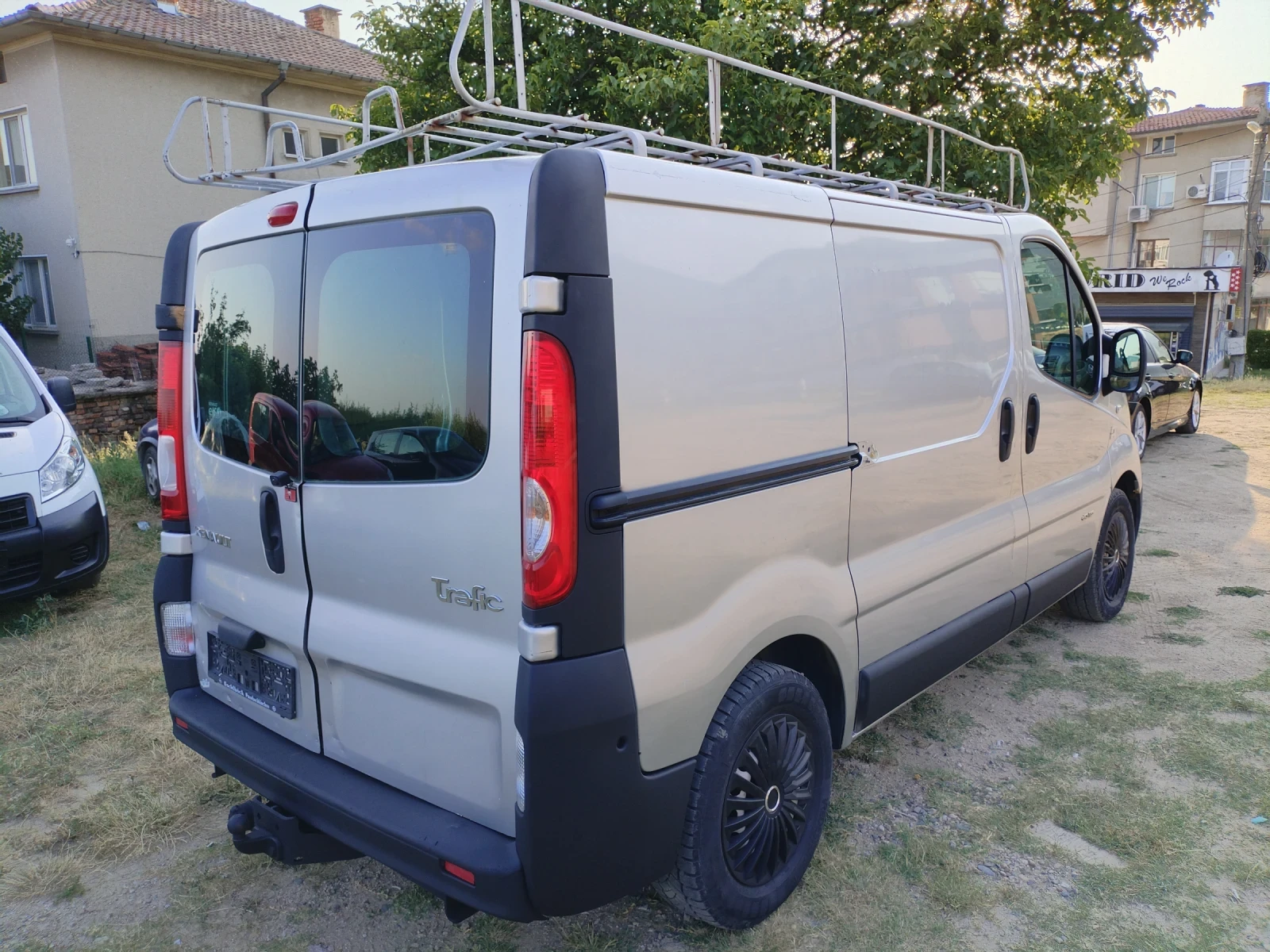 Renault Trafic 2.0 DCI 114HP 6ск Климатик Багажник Камера , снимка 12 - Бусове и автобуси - 55537979